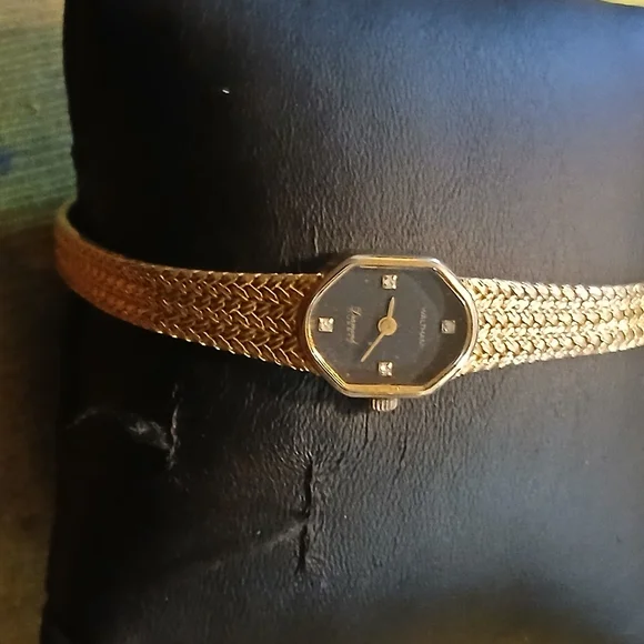 Vintage Waltham Diamond Quartz Women's Watch - Picture 4 of 9
